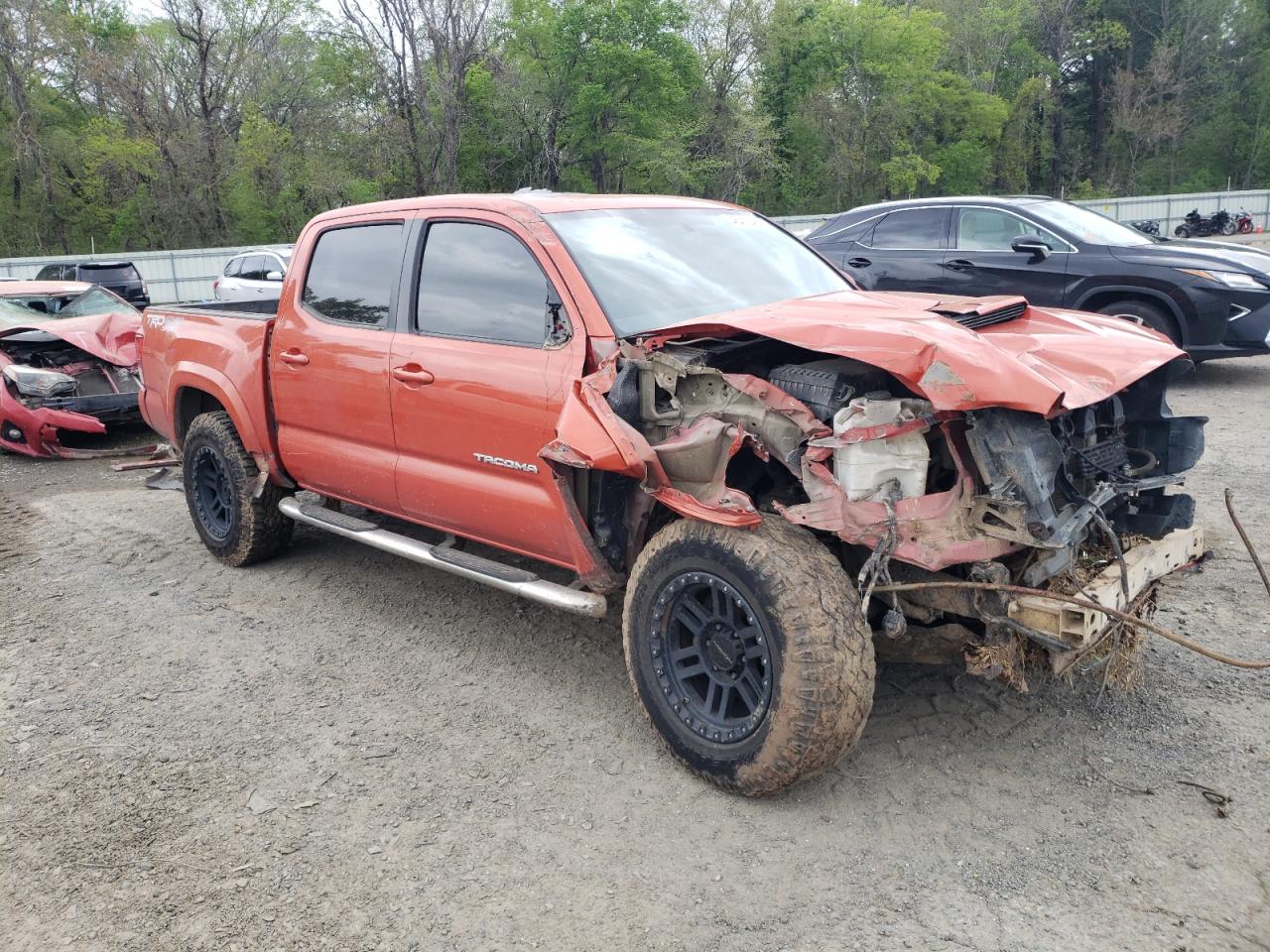 Photo 3 VIN: 5TFCZ5AN1GX015764 - TOYOTA TACOMA 