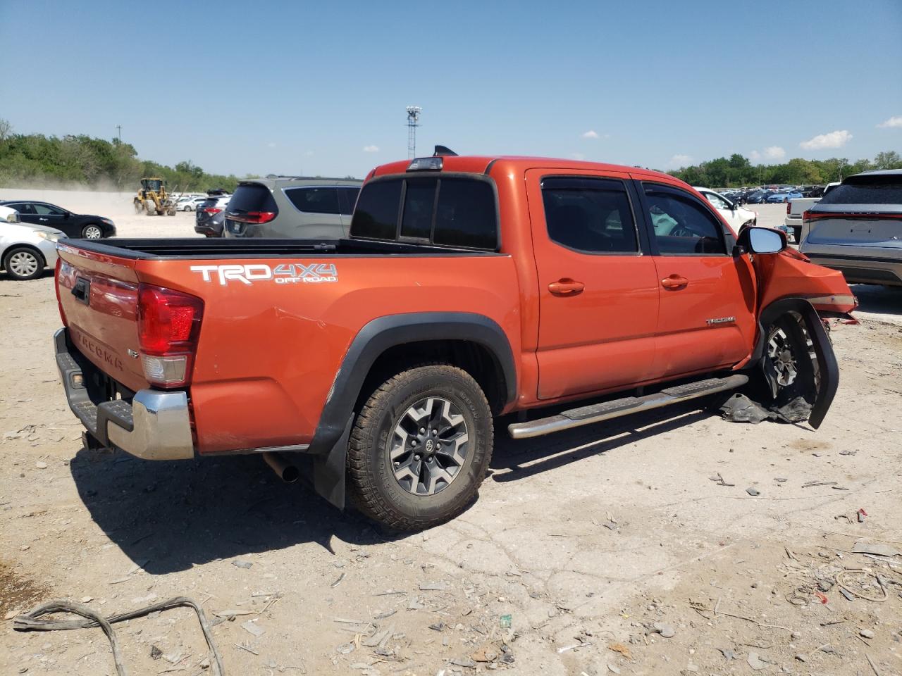 Photo 2 VIN: 5TFCZ5AN1GX027607 - TOYOTA TACOMA 