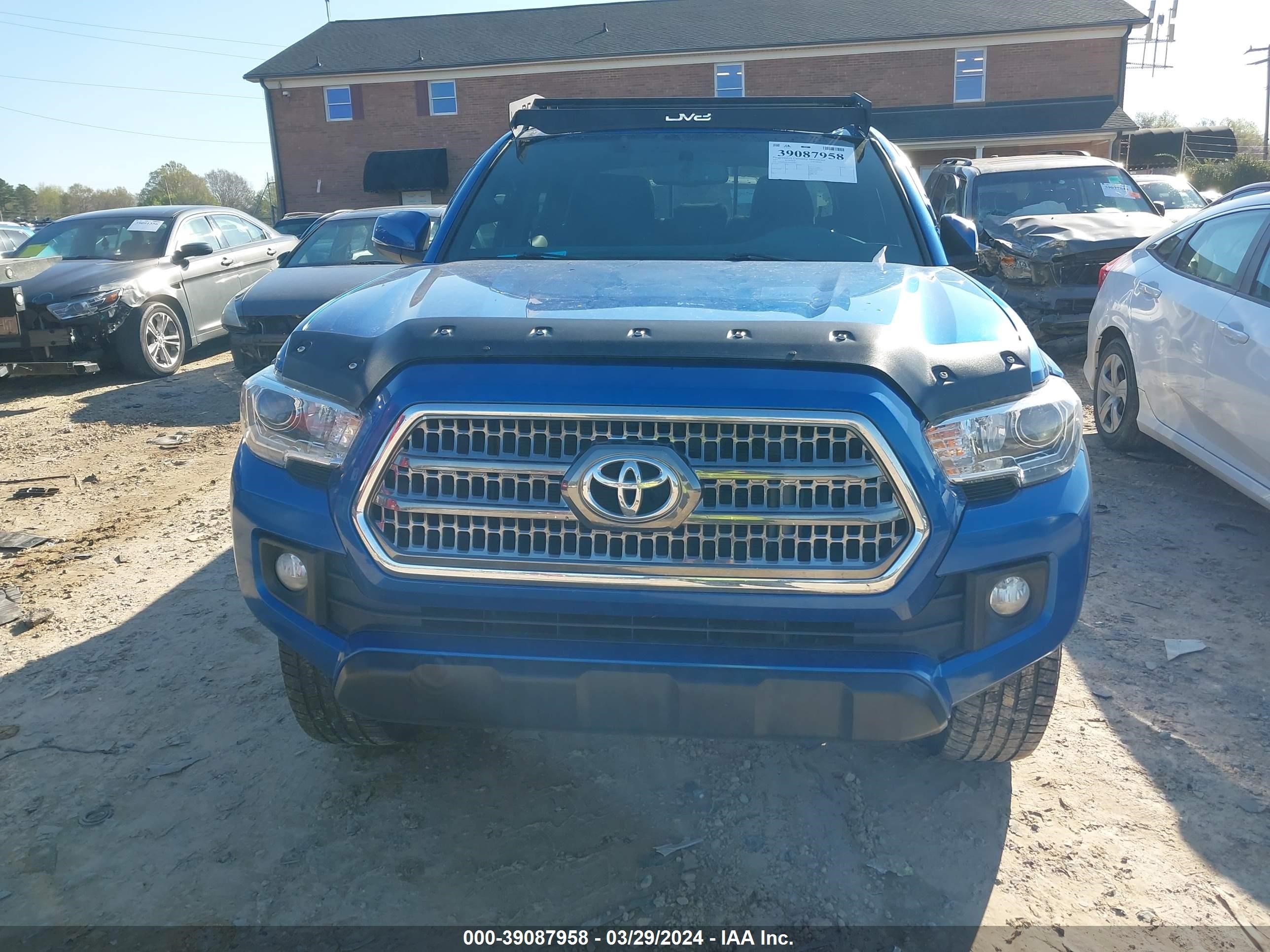 Photo 11 VIN: 5TFCZ5AN1HX097903 - TOYOTA TACOMA 