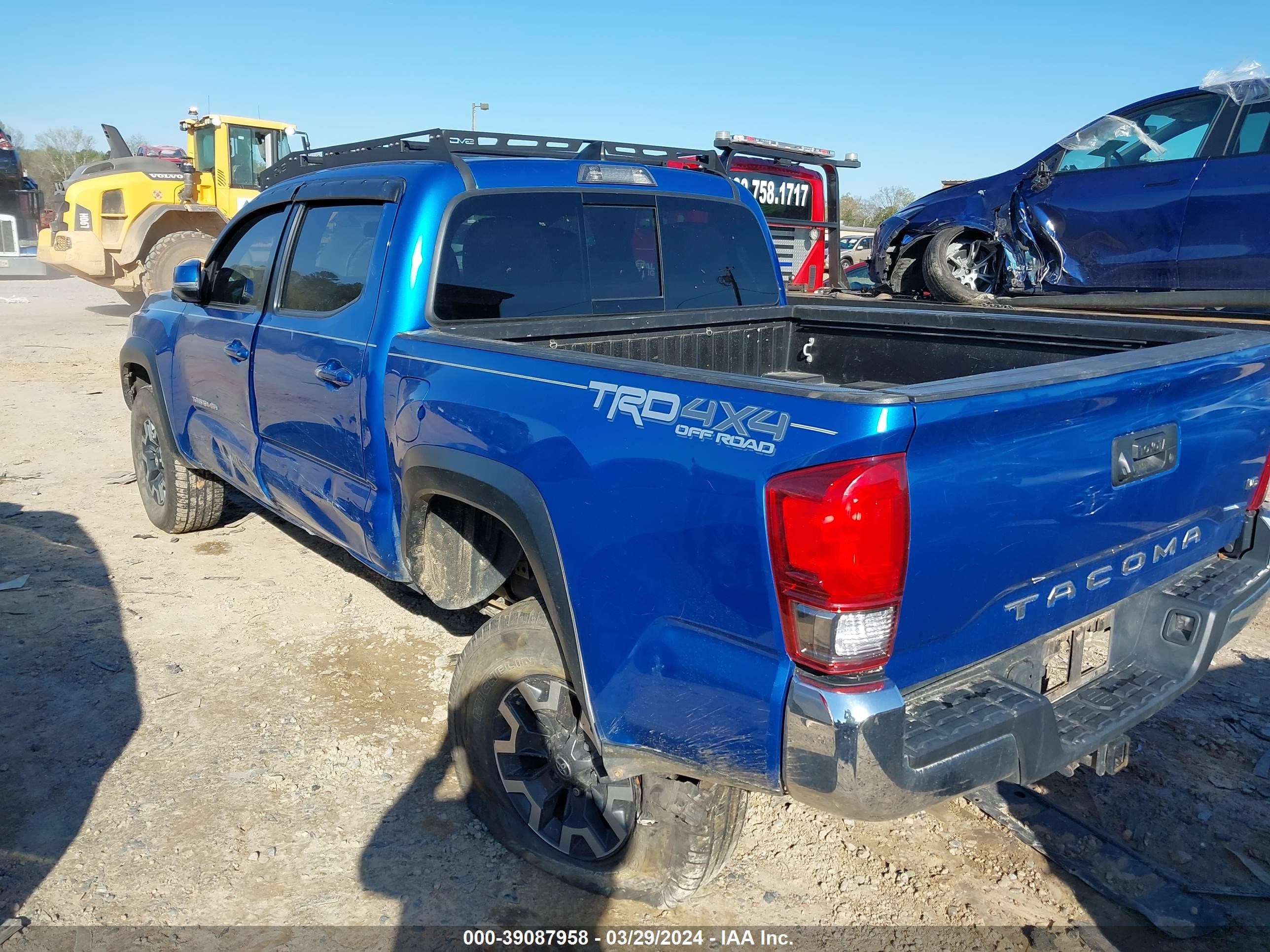 Photo 2 VIN: 5TFCZ5AN1HX097903 - TOYOTA TACOMA 