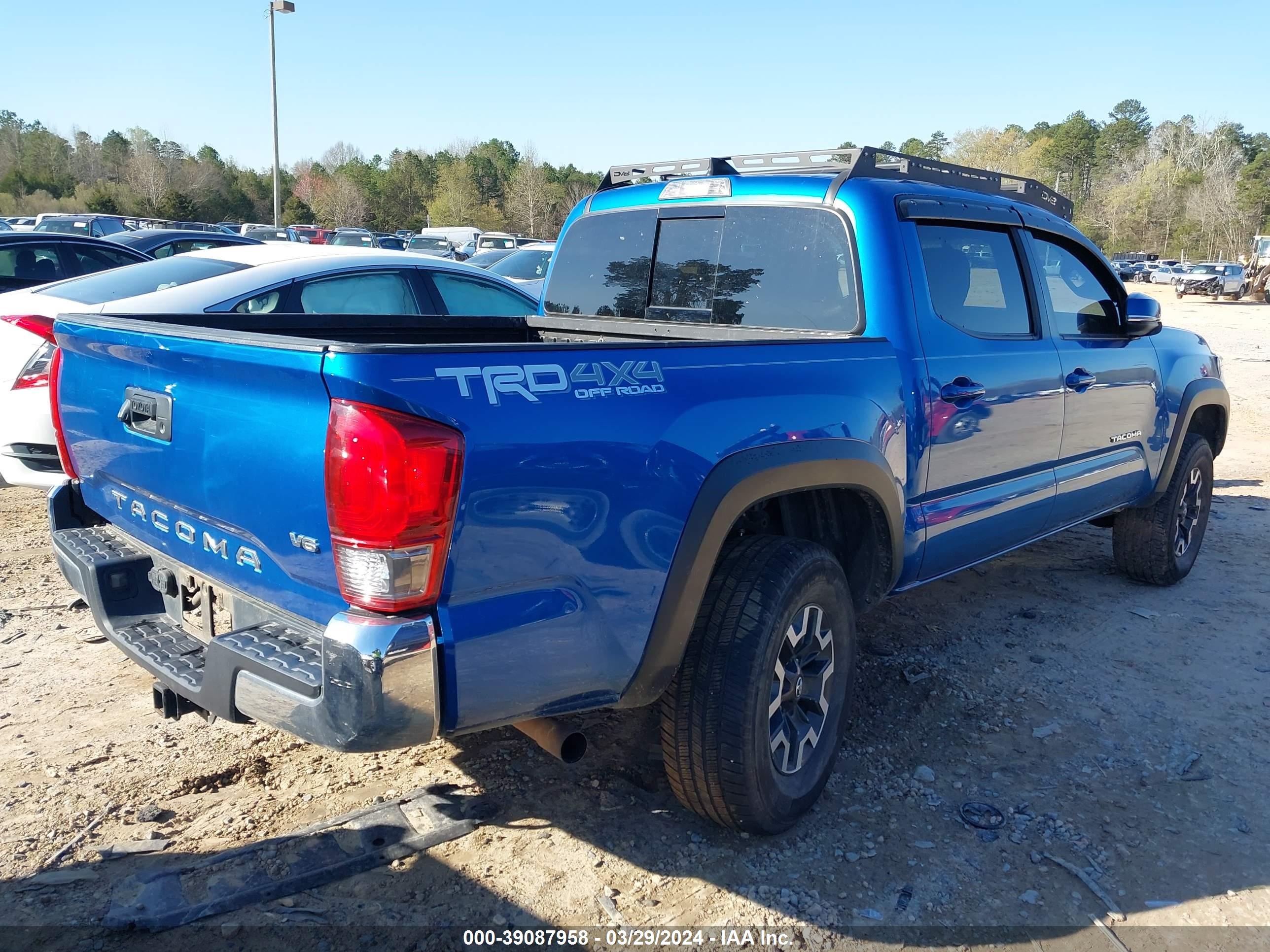 Photo 3 VIN: 5TFCZ5AN1HX097903 - TOYOTA TACOMA 