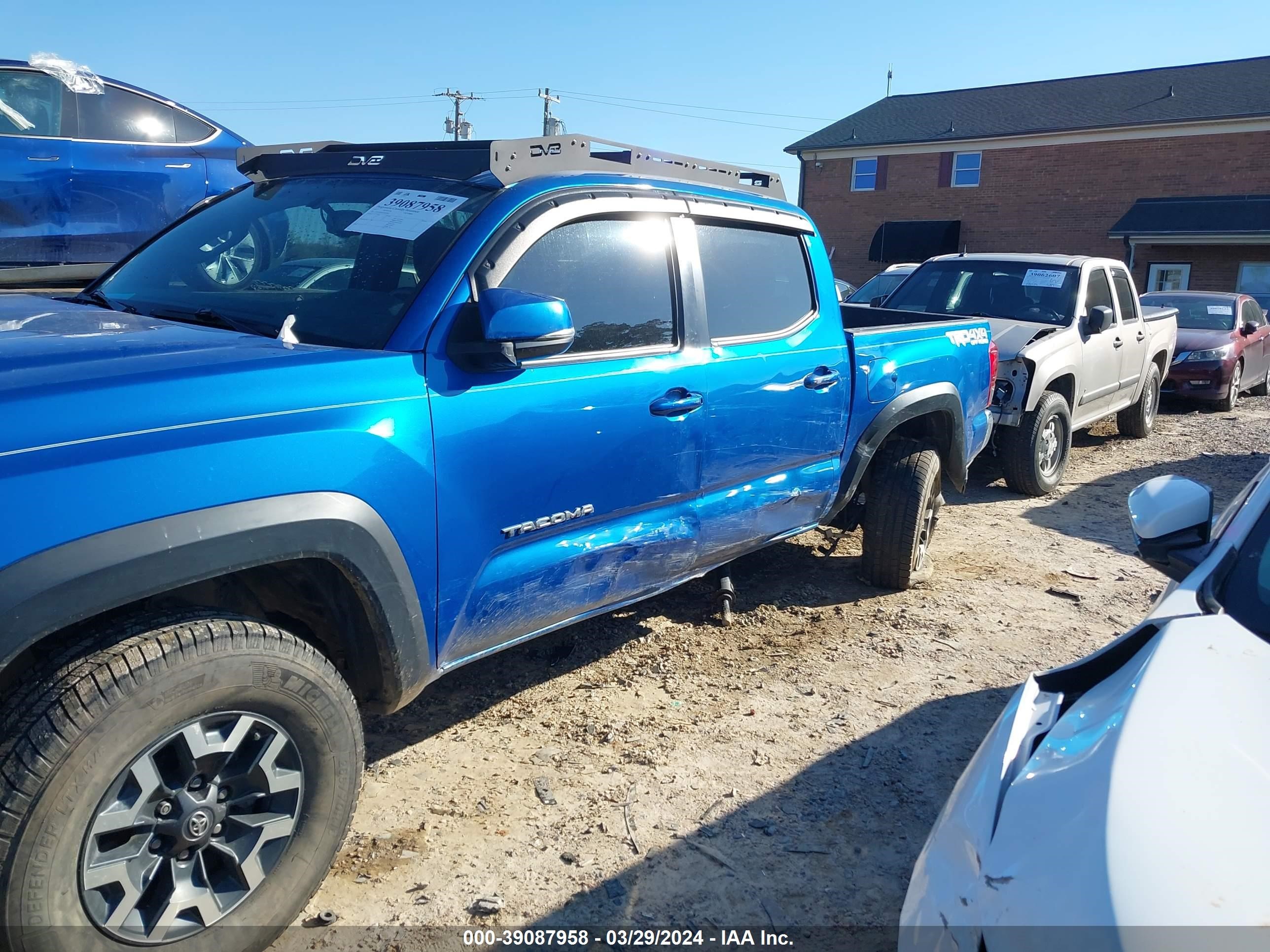 Photo 5 VIN: 5TFCZ5AN1HX097903 - TOYOTA TACOMA 