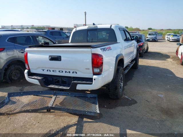 Photo 3 VIN: 5TFCZ5AN1JX129139 - TOYOTA TACOMA 