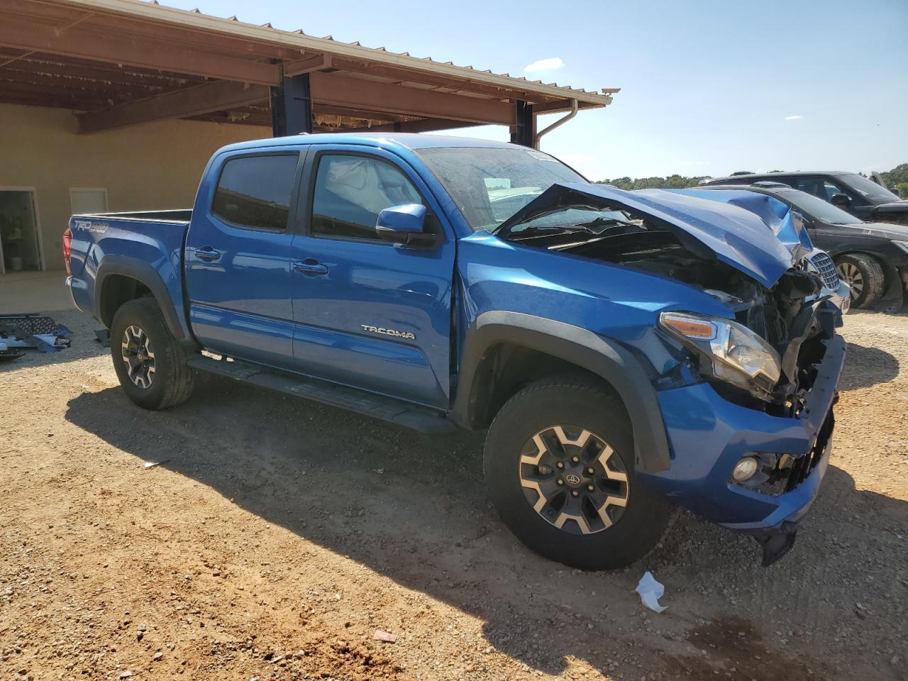 Photo 3 VIN: 5TFCZ5AN1JX130825 - TOYOTA TACOMA 