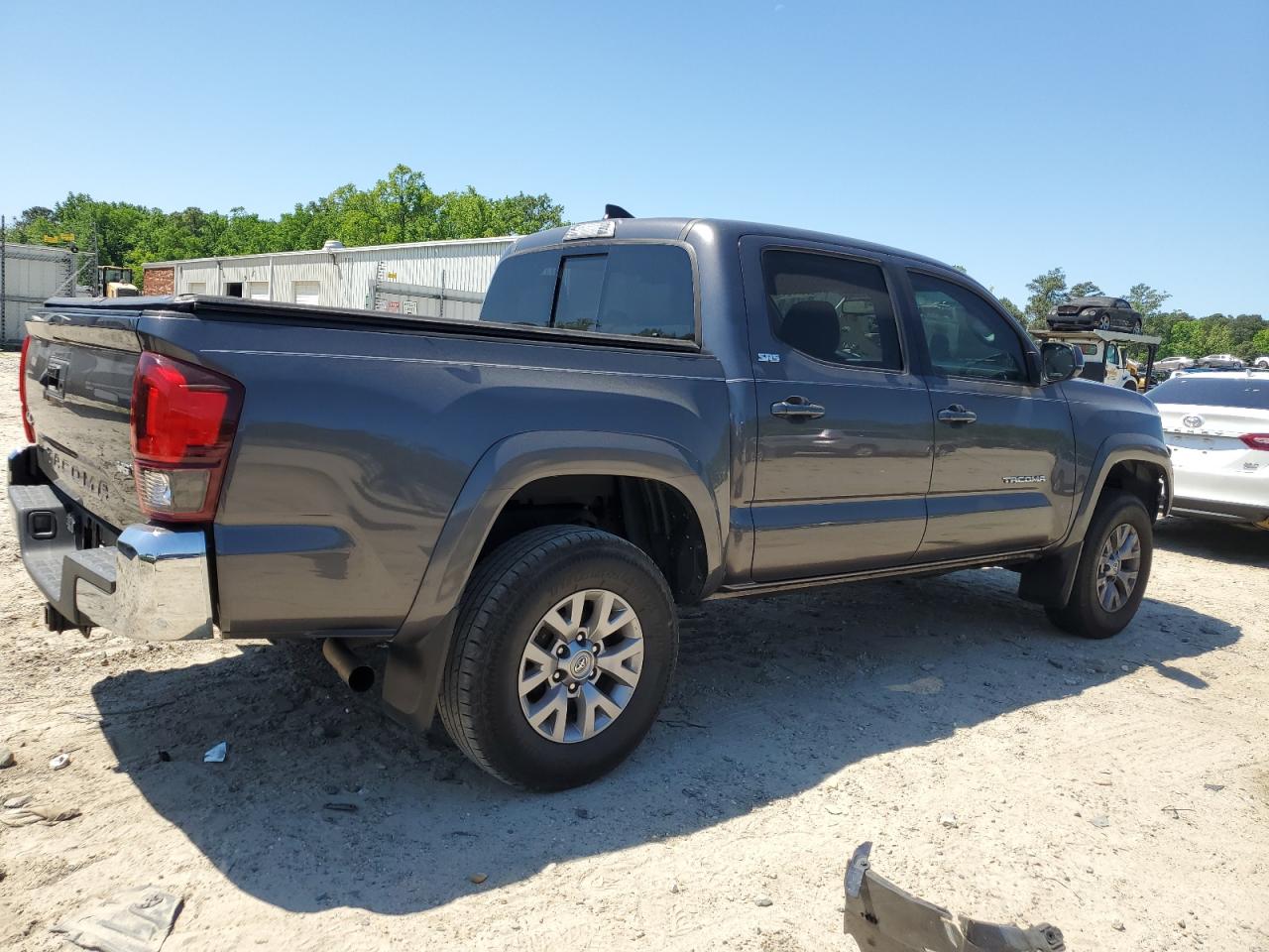 Photo 2 VIN: 5TFCZ5AN1JX146765 - TOYOTA TACOMA 