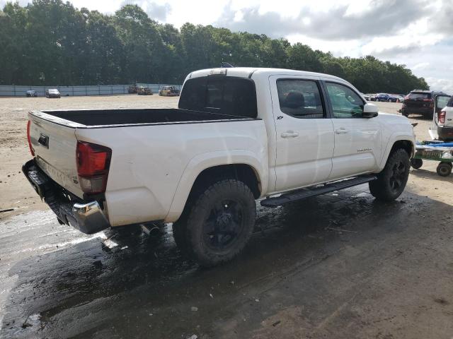 Photo 2 VIN: 5TFCZ5AN1JX154588 - TOYOTA TACOMA DOU 