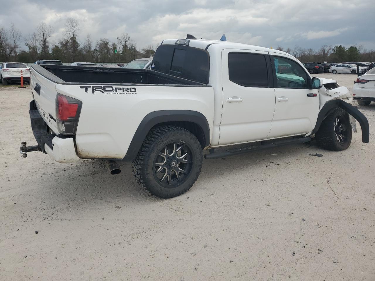 Photo 2 VIN: 5TFCZ5AN2HX064179 - TOYOTA TACOMA 