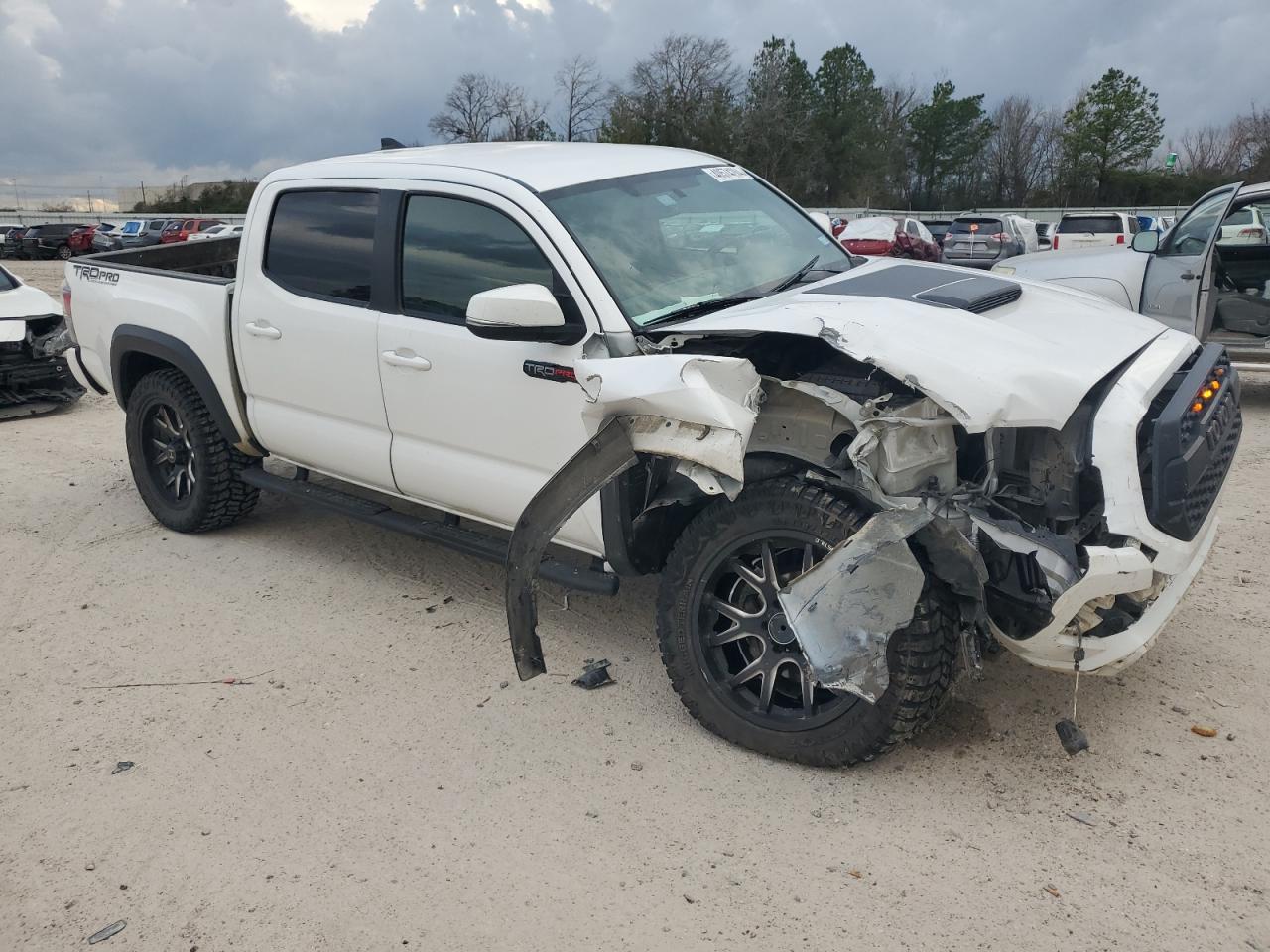 Photo 3 VIN: 5TFCZ5AN2HX064179 - TOYOTA TACOMA 