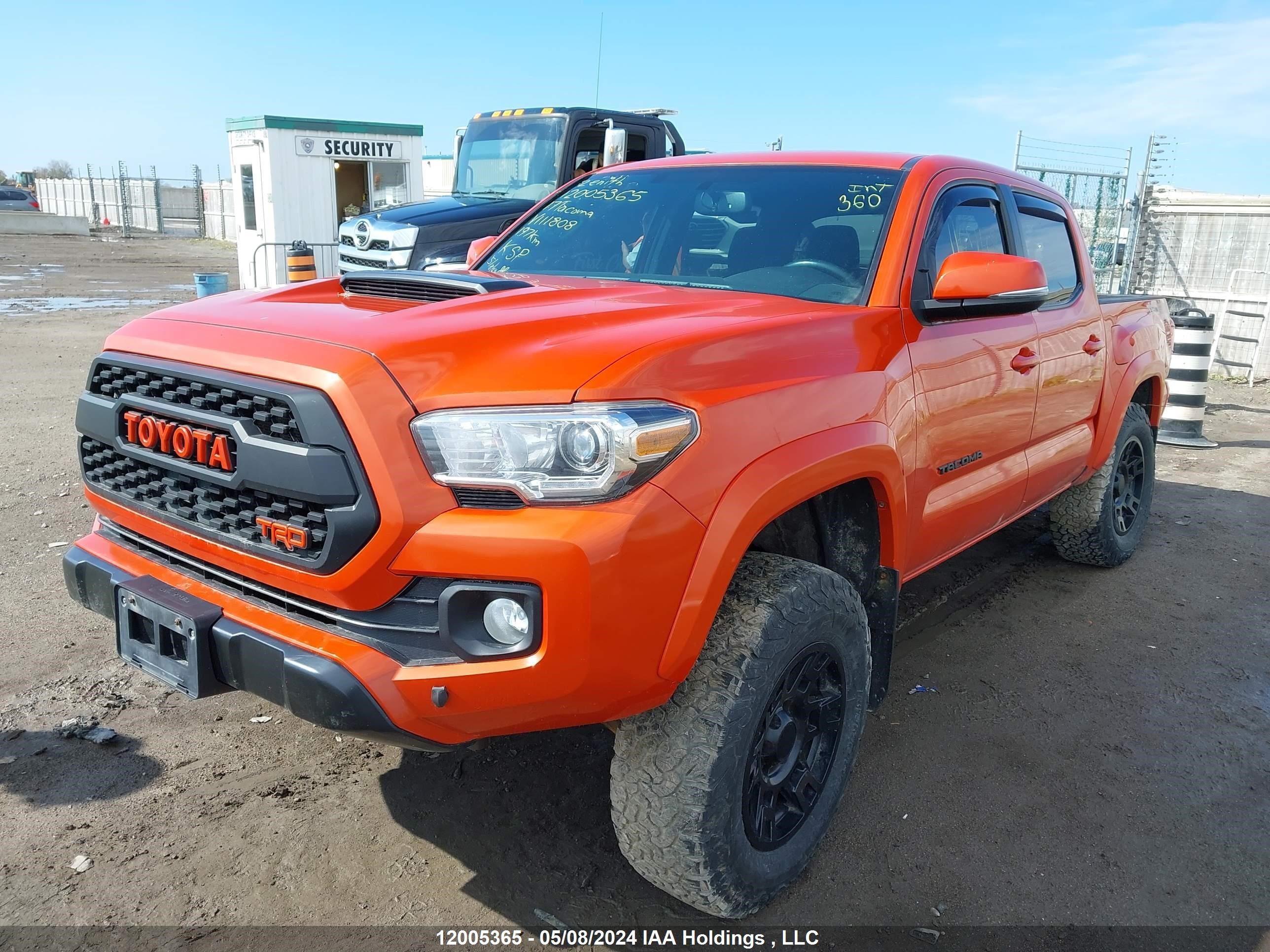 Photo 1 VIN: 5TFCZ5AN2HX111808 - TOYOTA TACOMA 