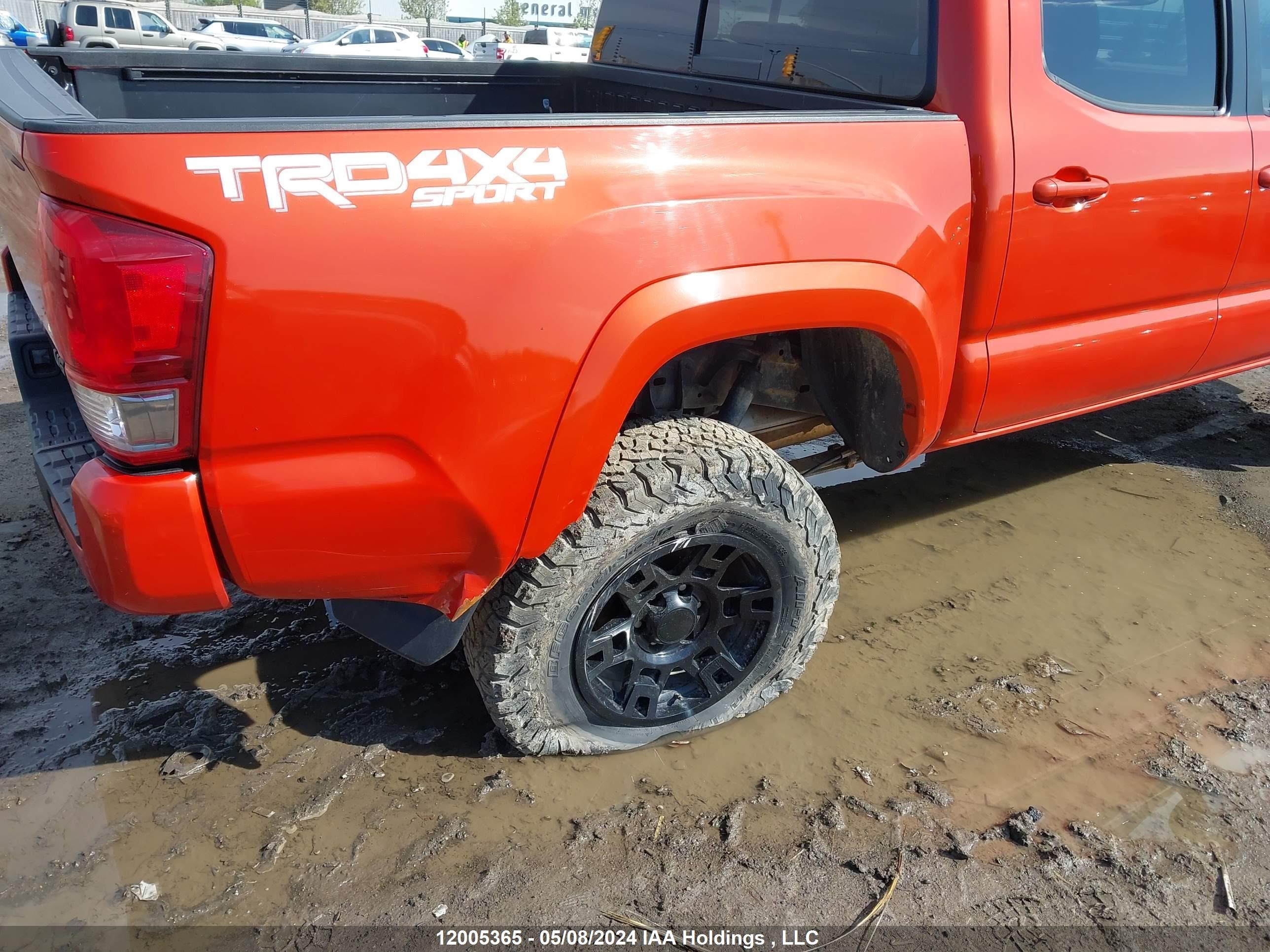 Photo 5 VIN: 5TFCZ5AN2HX111808 - TOYOTA TACOMA 