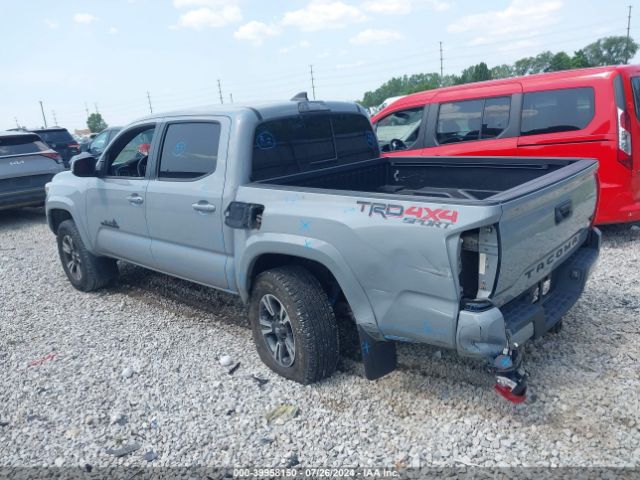 Photo 2 VIN: 5TFCZ5AN2JX137833 - TOYOTA TACOMA 