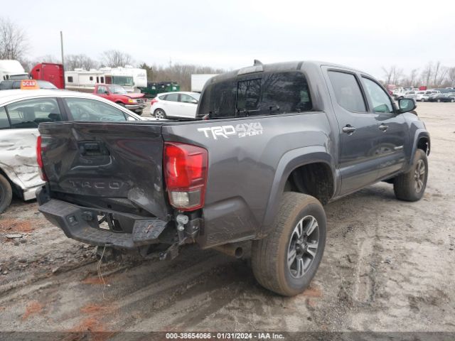 Photo 3 VIN: 5TFCZ5AN3JX131197 - TOYOTA TACOMA 