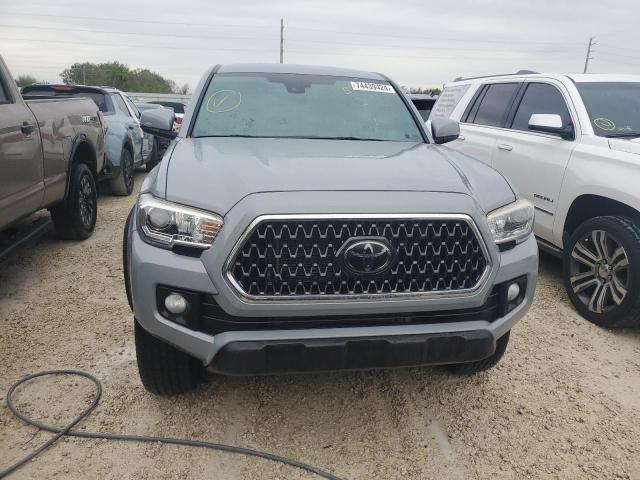 Photo 4 VIN: 5TFCZ5AN3JX156097 - TOYOTA TACOMA DOU 