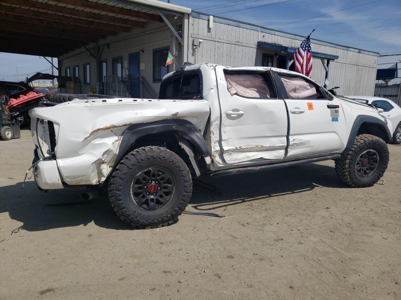 Photo 2 VIN: 5TFCZ5AN3KX210922 - TOYOTA TACOMA 