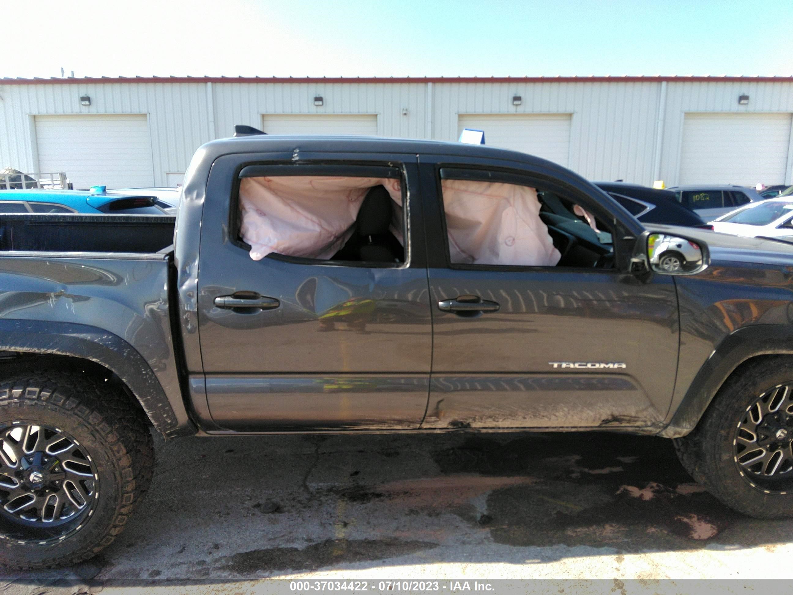 Photo 12 VIN: 5TFCZ5AN4JX152074 - TOYOTA TACOMA 