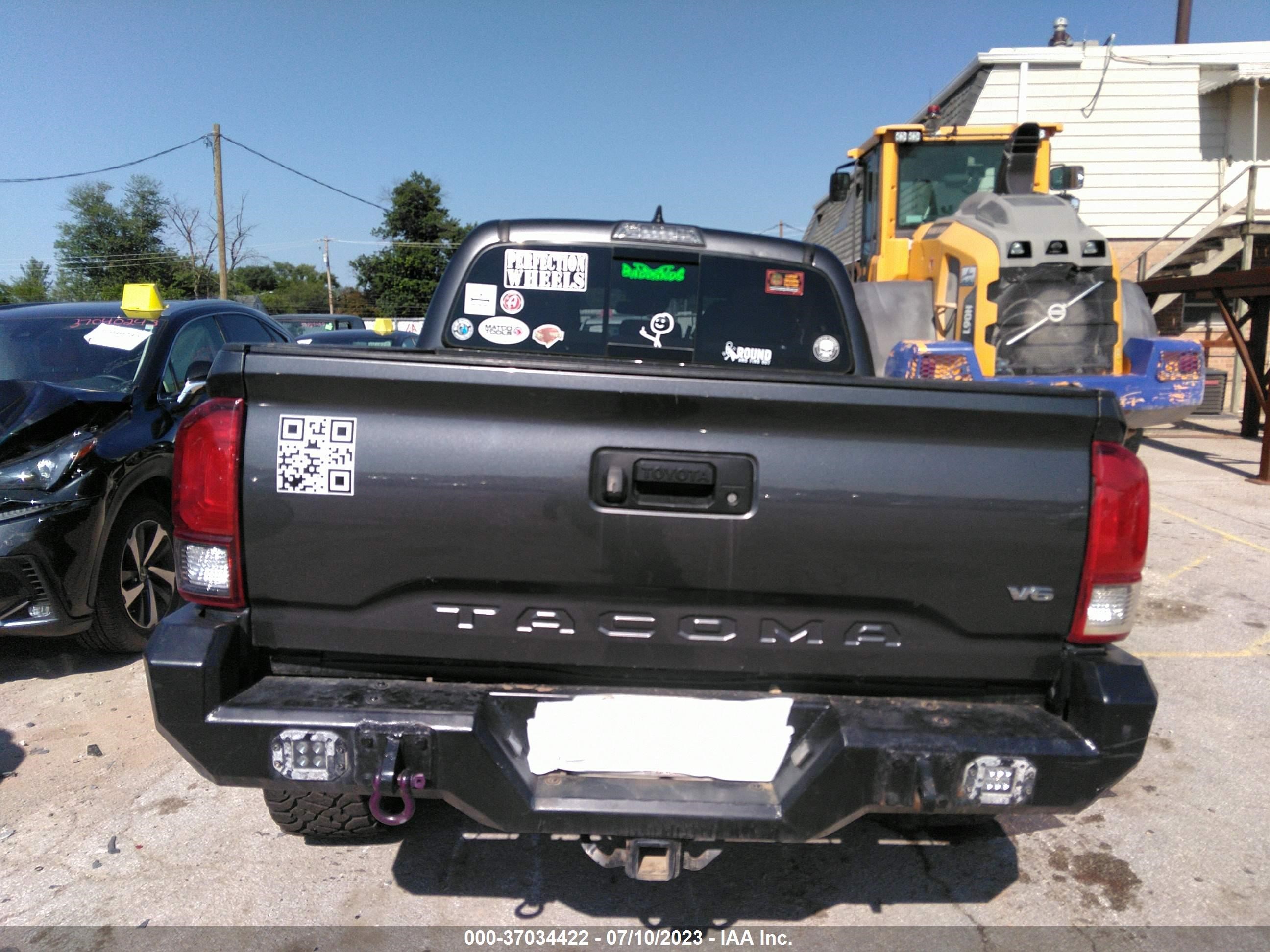 Photo 15 VIN: 5TFCZ5AN4JX152074 - TOYOTA TACOMA 