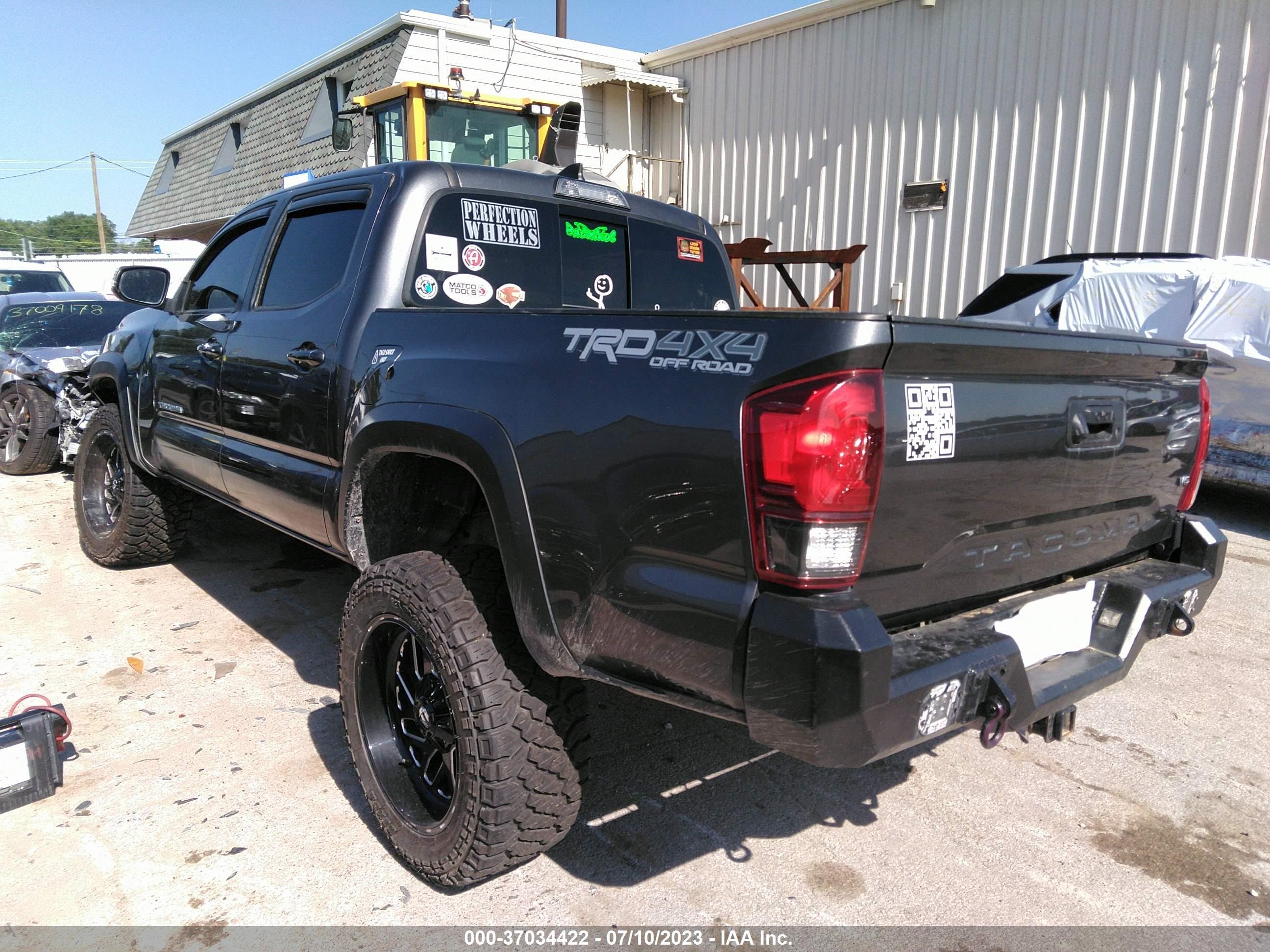 Photo 2 VIN: 5TFCZ5AN4JX152074 - TOYOTA TACOMA 