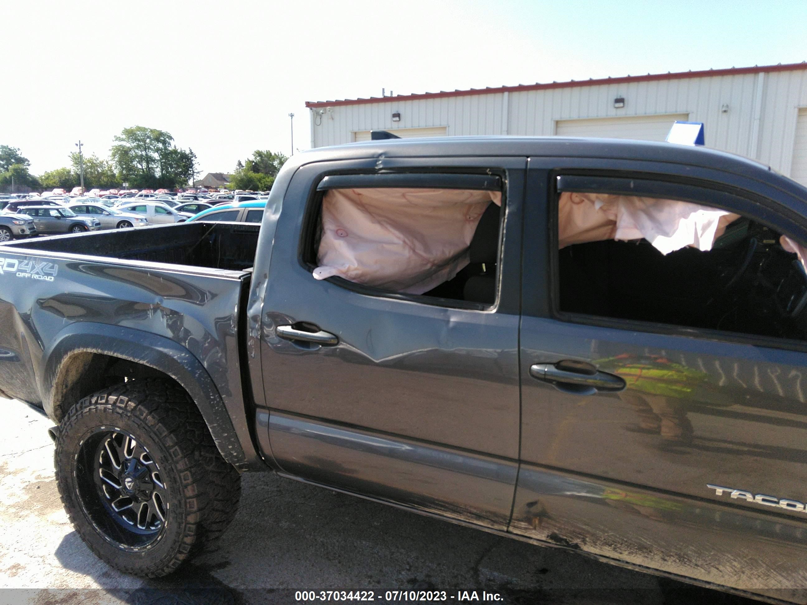 Photo 5 VIN: 5TFCZ5AN4JX152074 - TOYOTA TACOMA 