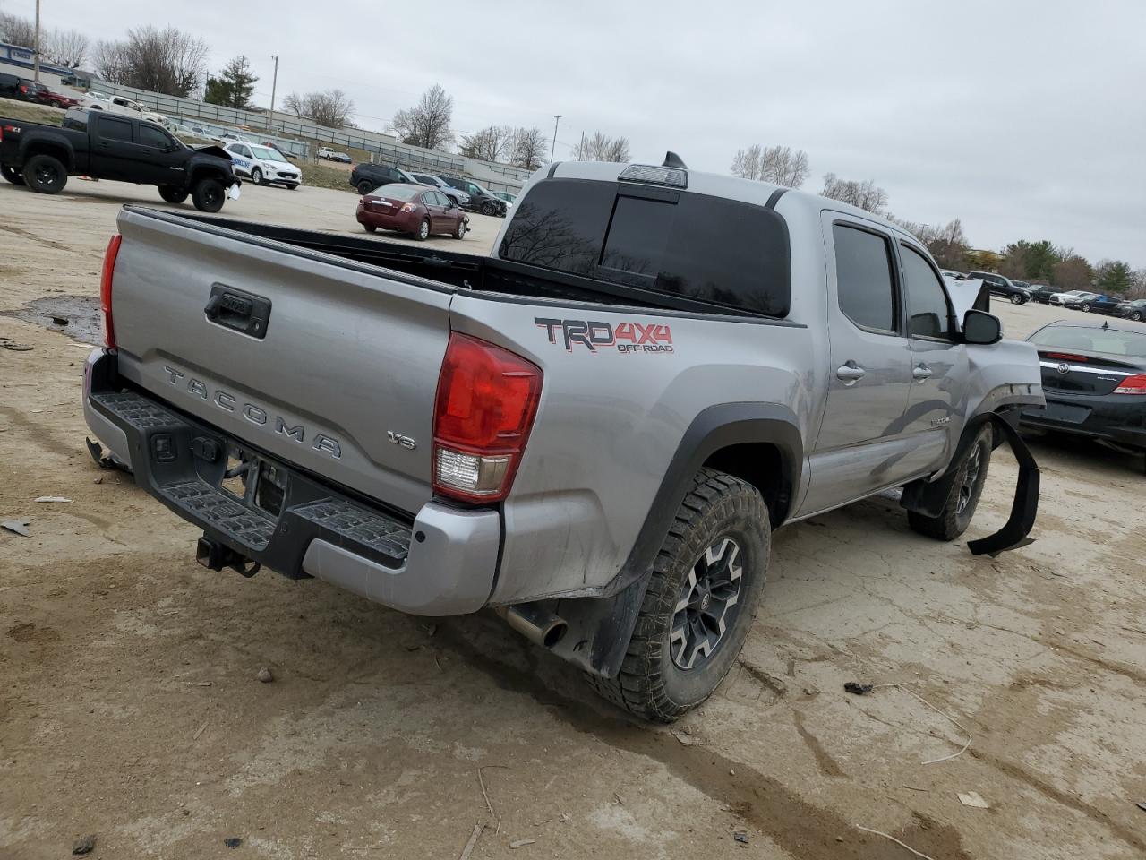 Photo 2 VIN: 5TFCZ5AN6HX091904 - TOYOTA TACOMA 