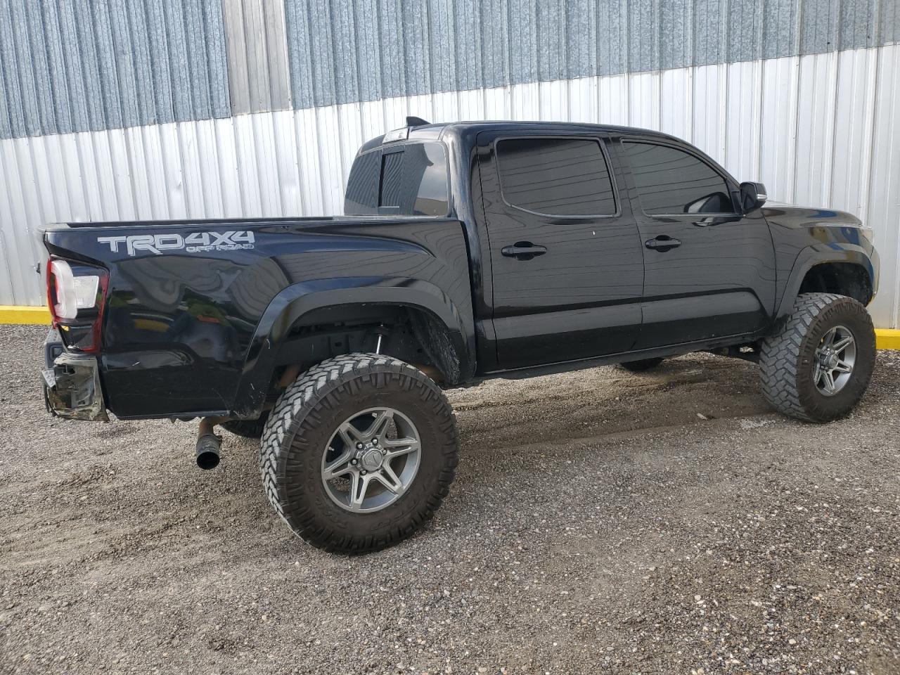 Photo 2 VIN: 5TFCZ5AN6HX095046 - TOYOTA TACOMA 