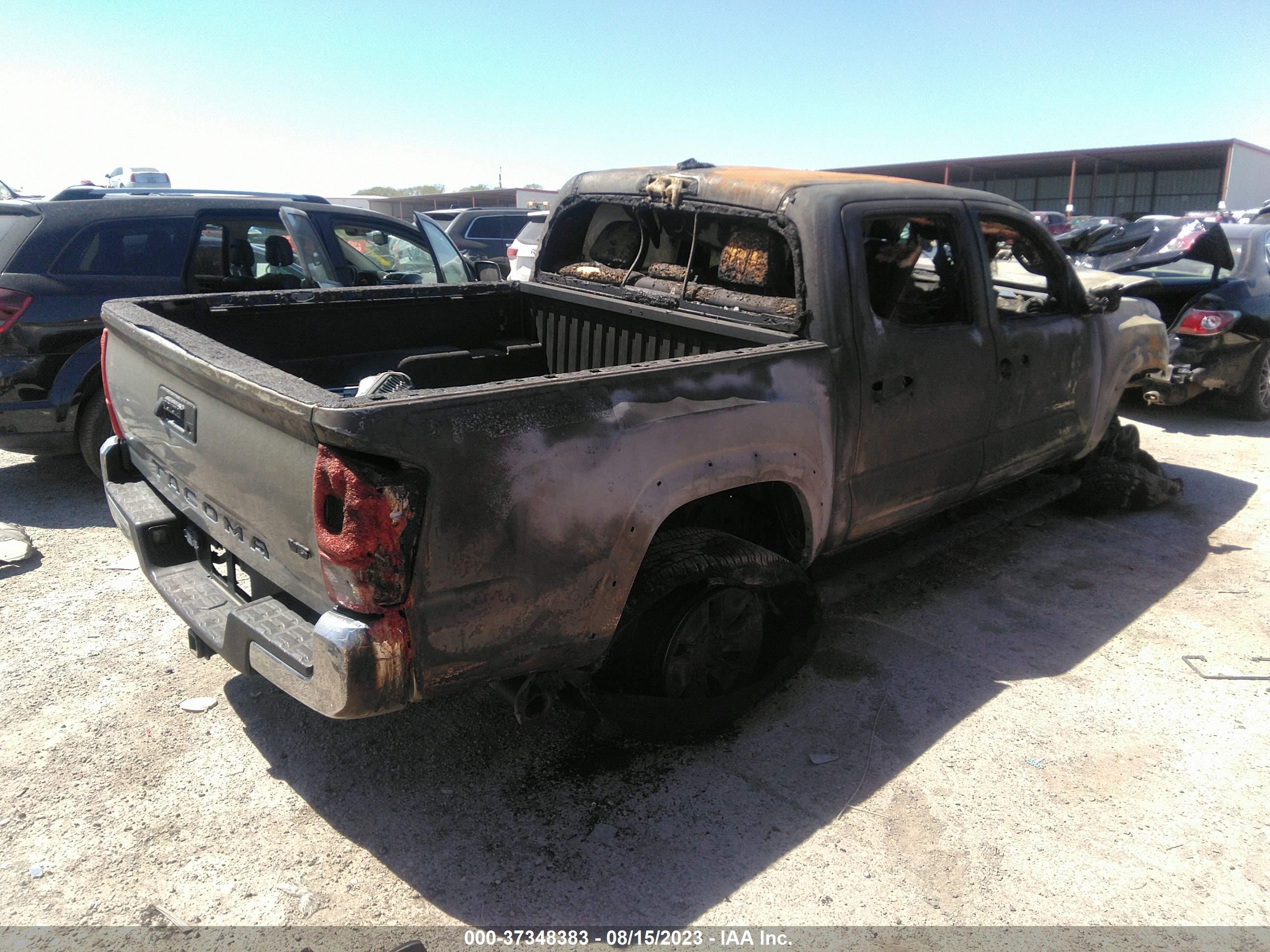 Photo 3 VIN: 5TFCZ5AN6HX117496 - TOYOTA TACOMA 