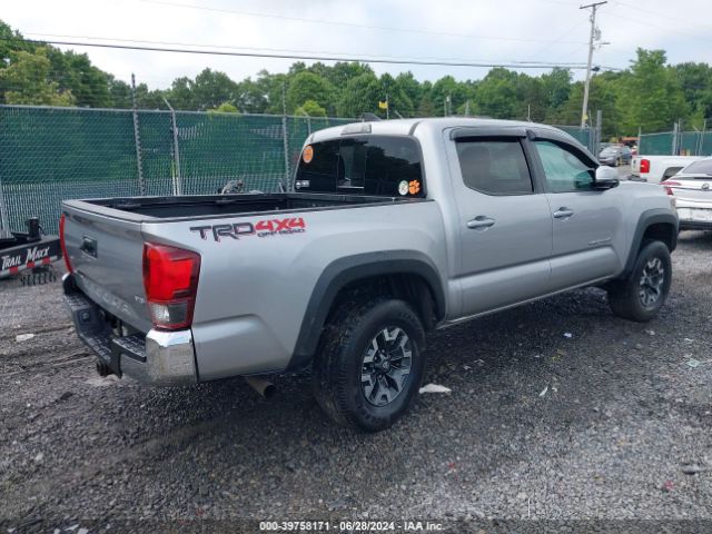 Photo 3 VIN: 5TFCZ5AN6JX127810 - TOYOTA TACOMA 