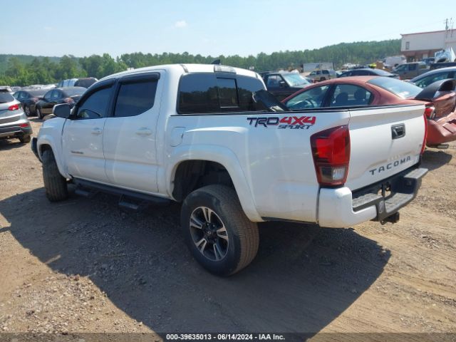 Photo 2 VIN: 5TFCZ5AN6JX162895 - TOYOTA TACOMA 