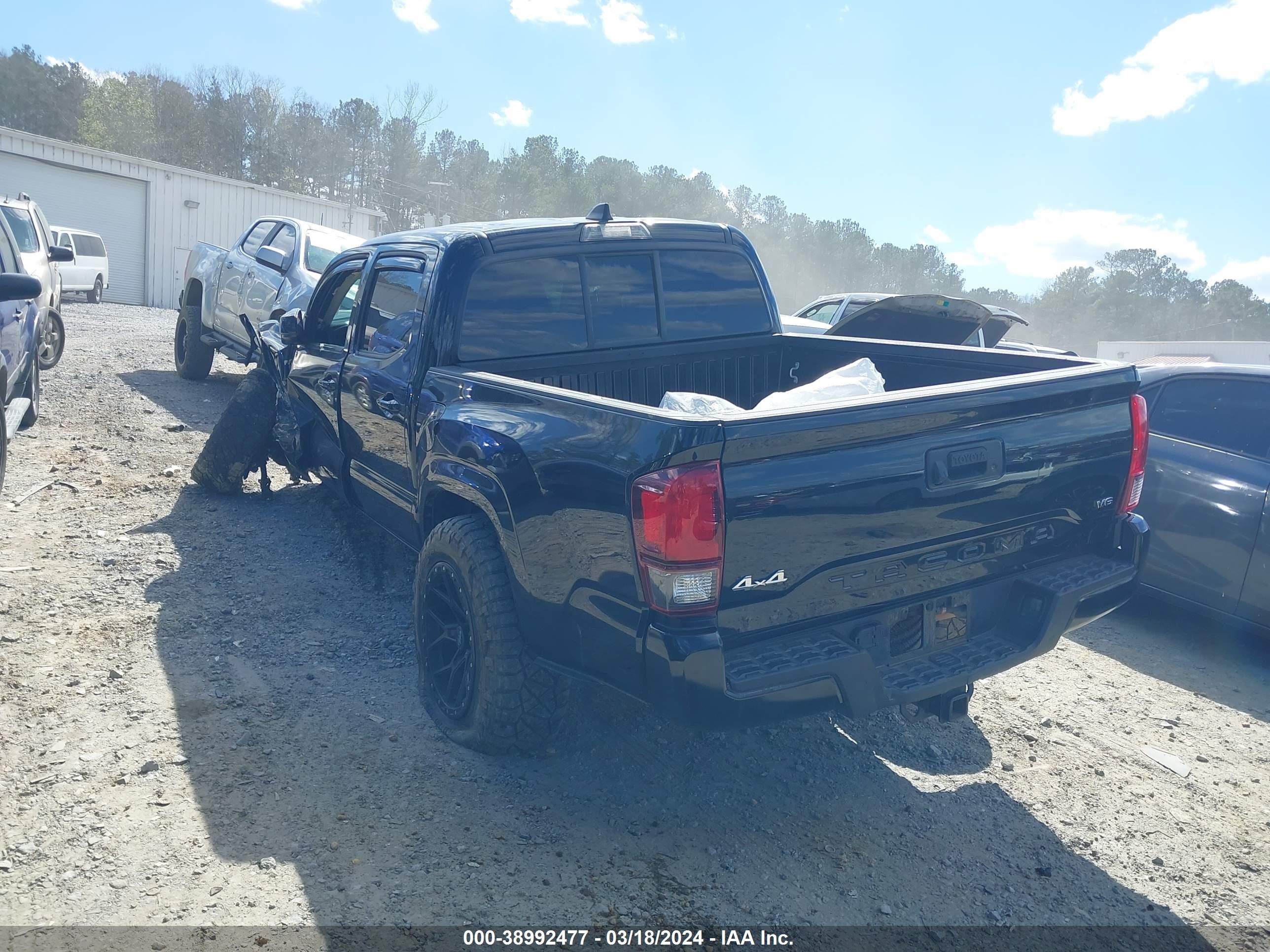 Photo 2 VIN: 5TFCZ5AN6MX273502 - TOYOTA TACOMA 