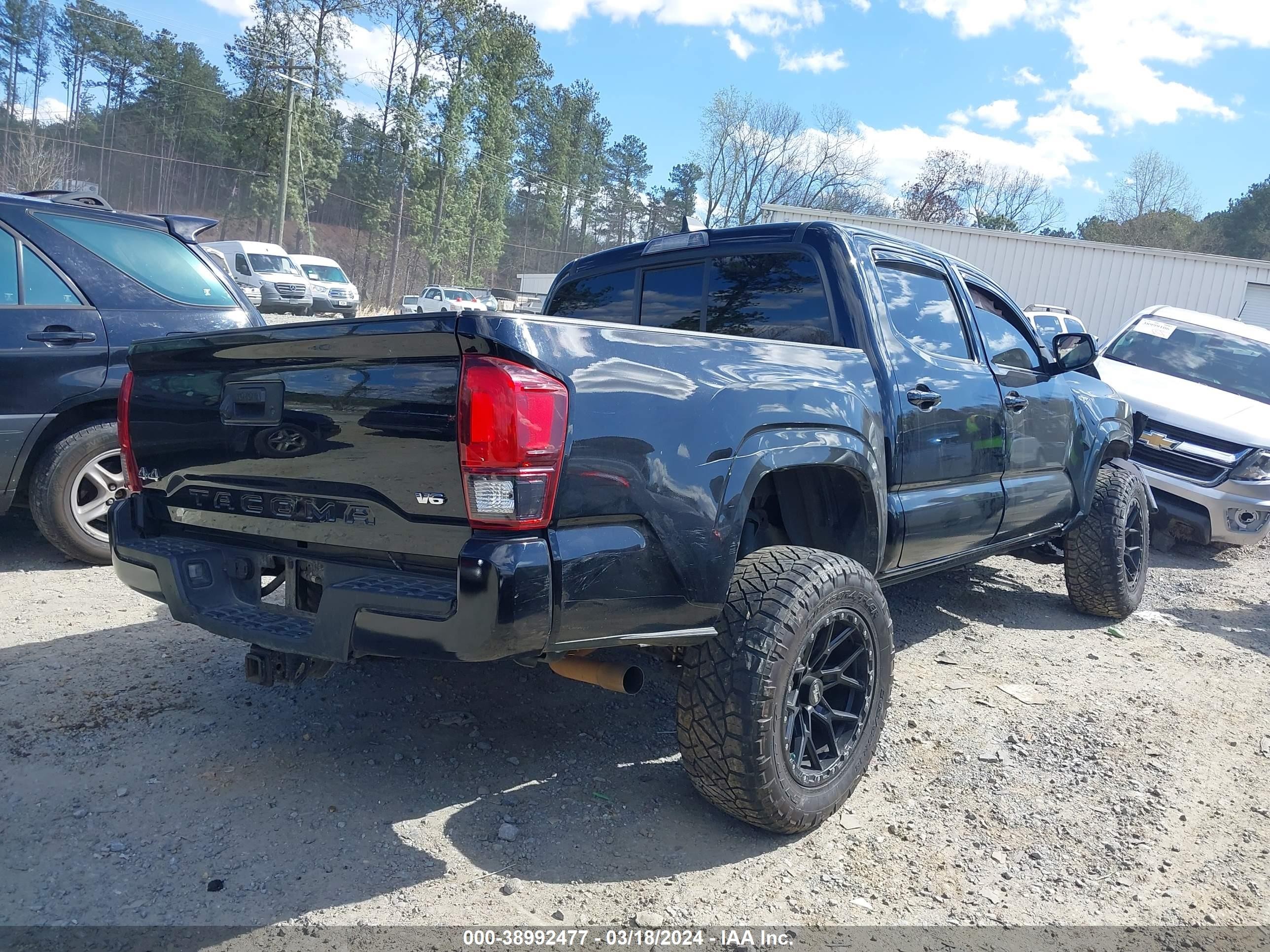 Photo 3 VIN: 5TFCZ5AN6MX273502 - TOYOTA TACOMA 