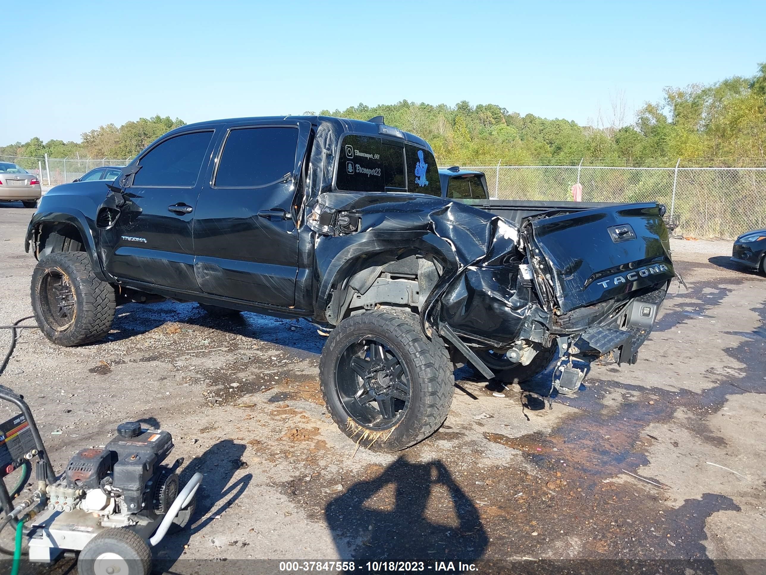 Photo 2 VIN: 5TFCZ5AN7HX065361 - TOYOTA TACOMA 