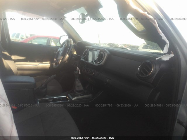 Photo 4 VIN: 5TFCZ5AN7JX125919 - TOYOTA TACOMA 