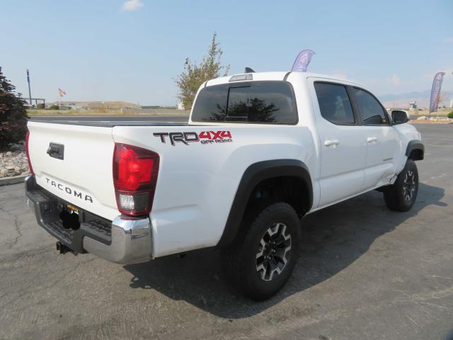 Photo 3 VIN: 5TFCZ5AN7JX148665 - TOYOTA TACOMA DOU 