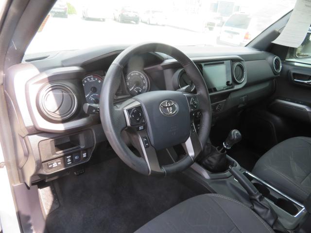 Photo 8 VIN: 5TFCZ5AN7JX148665 - TOYOTA TACOMA DOU 