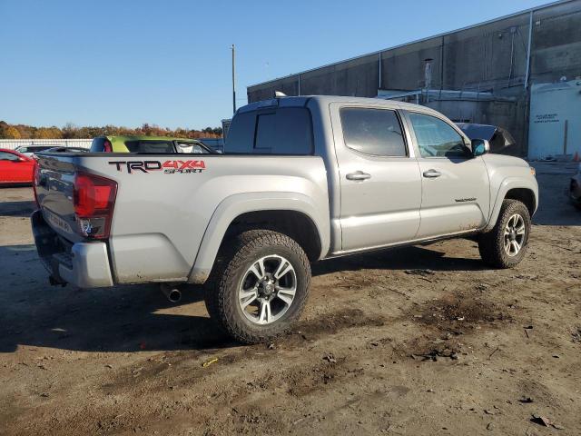 Photo 2 VIN: 5TFCZ5AN7KX173194 - TOYOTA TACOMA DOU 