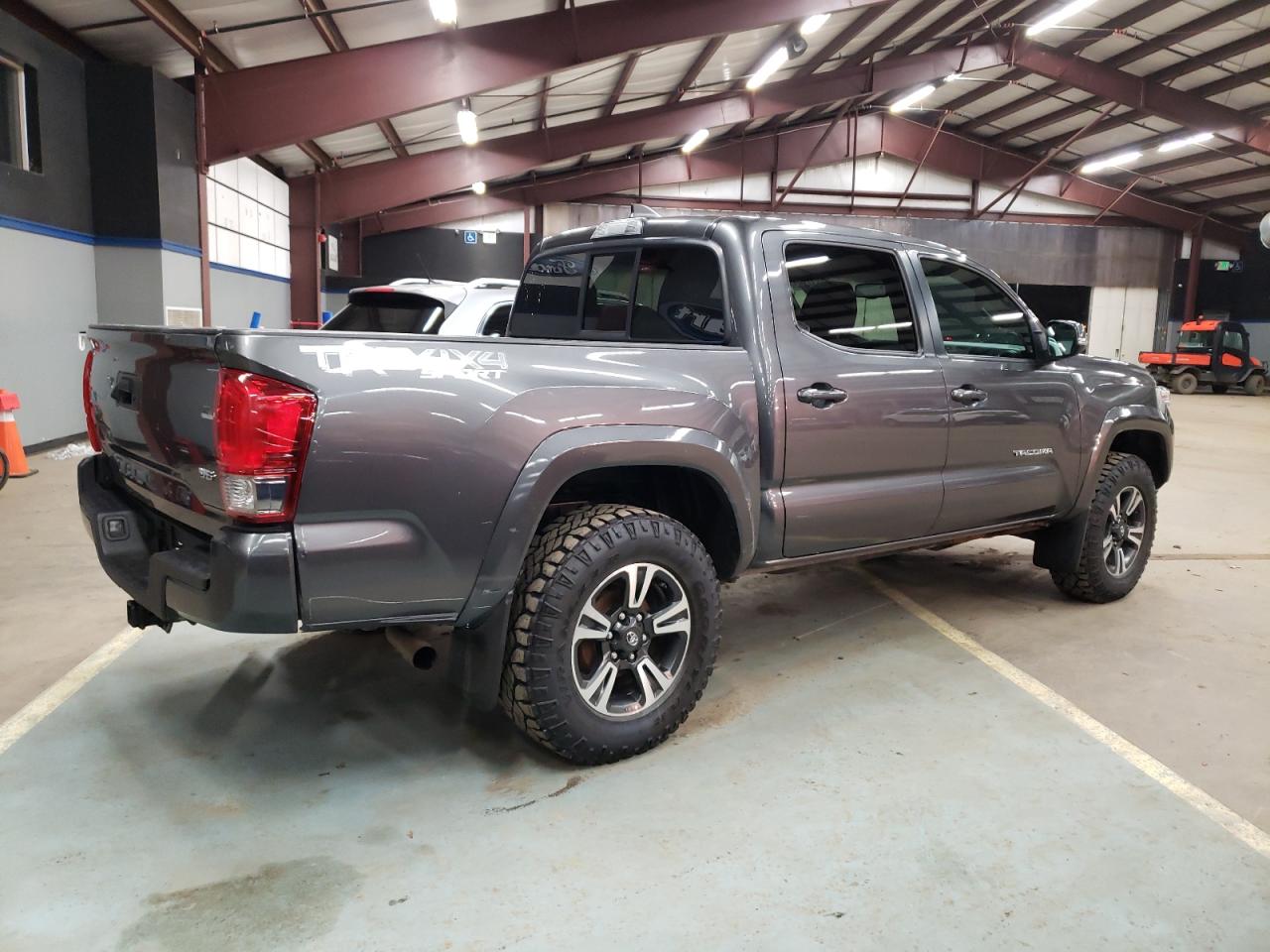 Photo 2 VIN: 5TFCZ5AN8GX004003 - TOYOTA TACOMA 