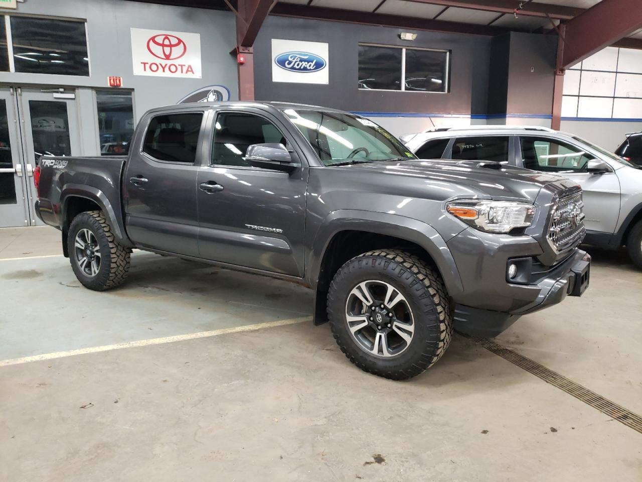 Photo 3 VIN: 5TFCZ5AN8GX004003 - TOYOTA TACOMA 