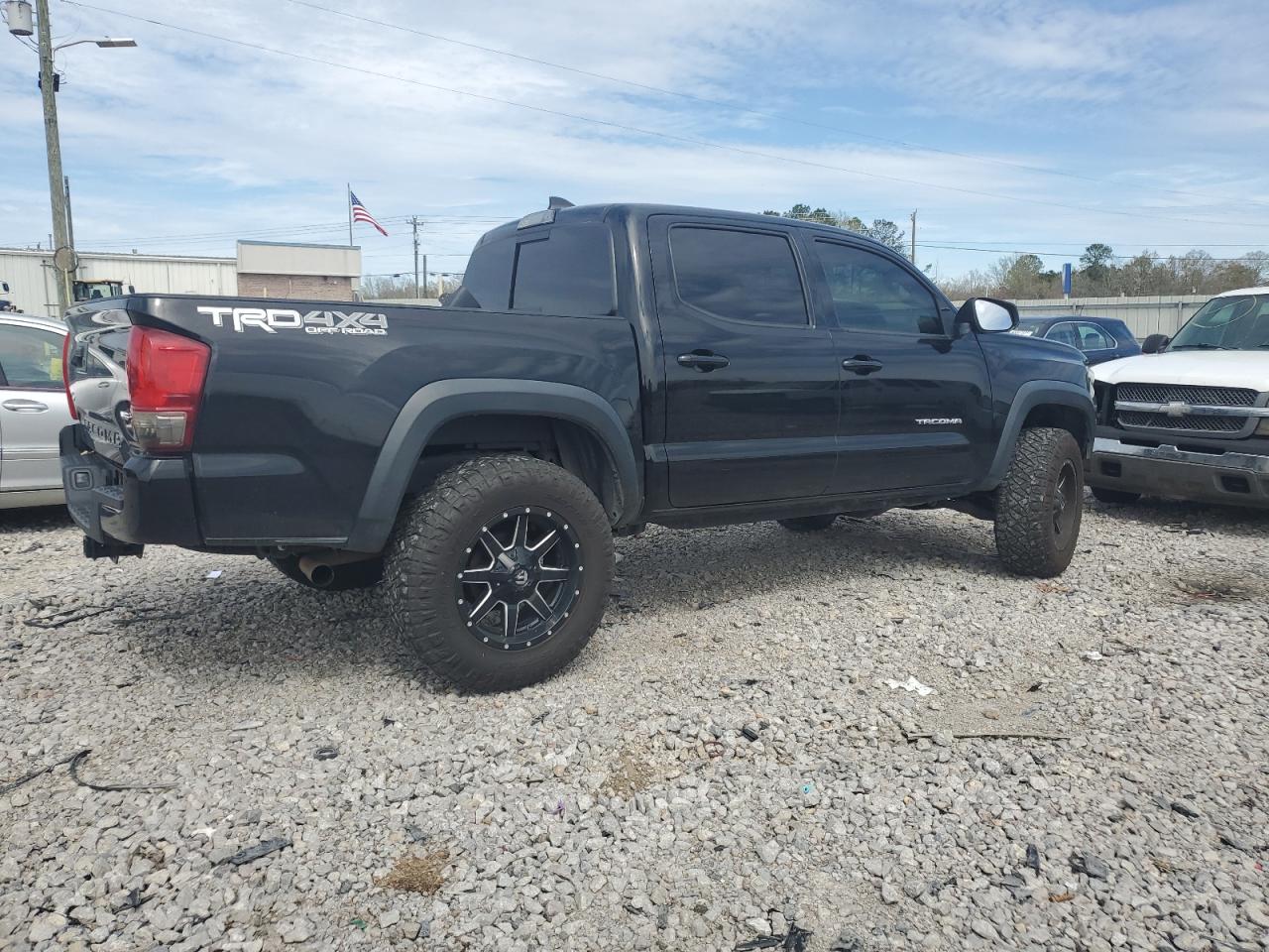 Photo 2 VIN: 5TFCZ5AN8HX097087 - TOYOTA TACOMA 