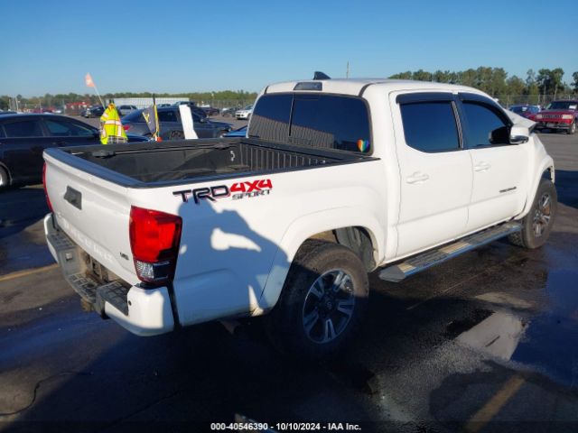 Photo 3 VIN: 5TFCZ5AN8HX119718 - TOYOTA TACOMA 