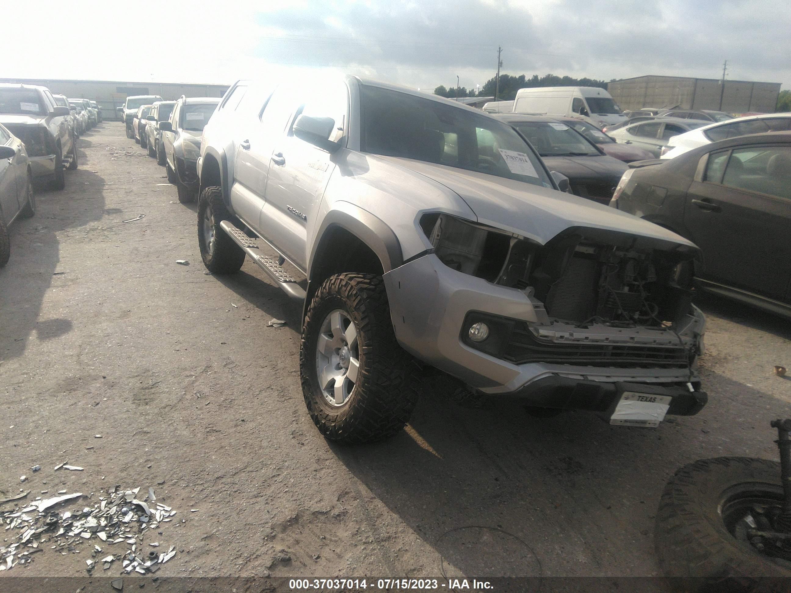 Photo 1 VIN: 5TFCZ5AN8JX122852 - TOYOTA TACOMA 