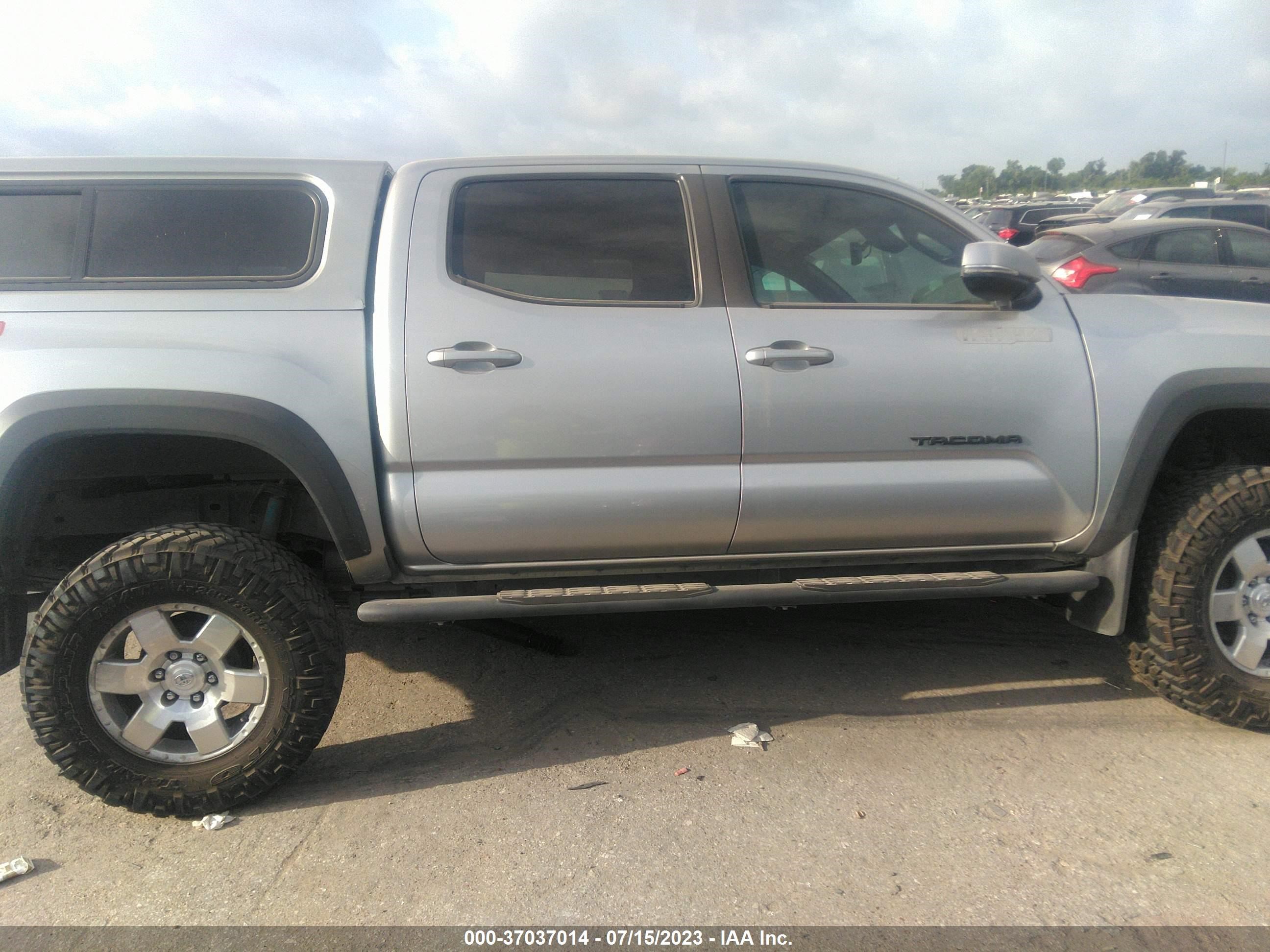 Photo 13 VIN: 5TFCZ5AN8JX122852 - TOYOTA TACOMA 