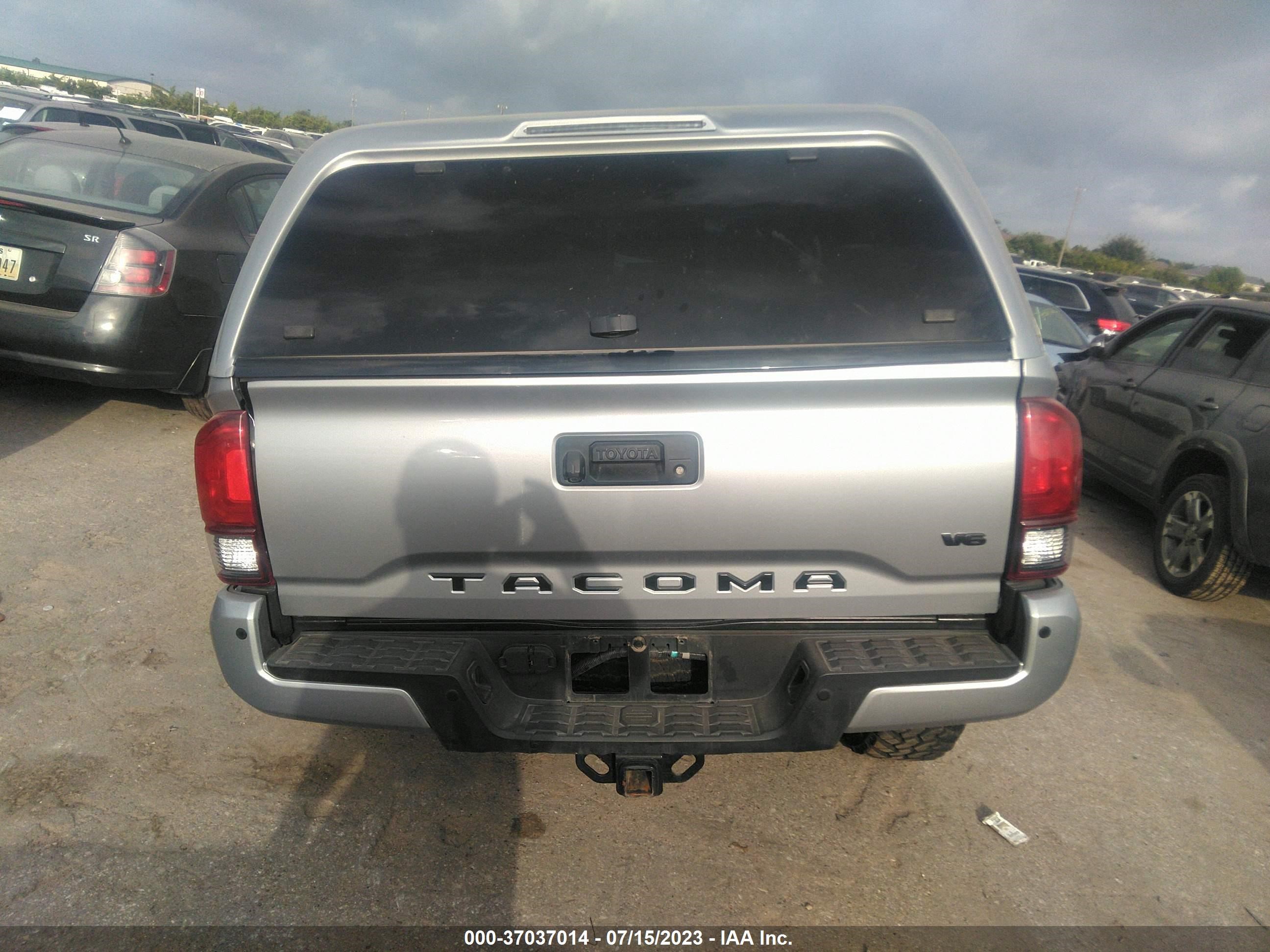 Photo 16 VIN: 5TFCZ5AN8JX122852 - TOYOTA TACOMA 