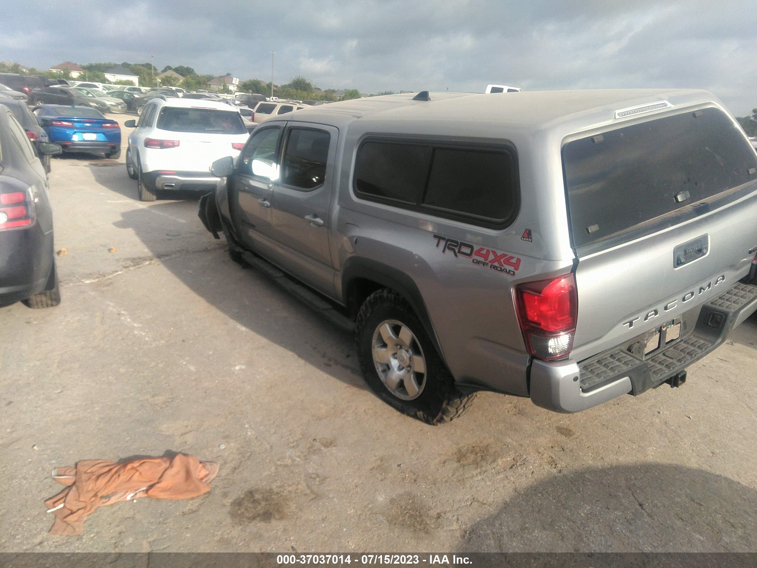 Photo 3 VIN: 5TFCZ5AN8JX122852 - TOYOTA TACOMA 