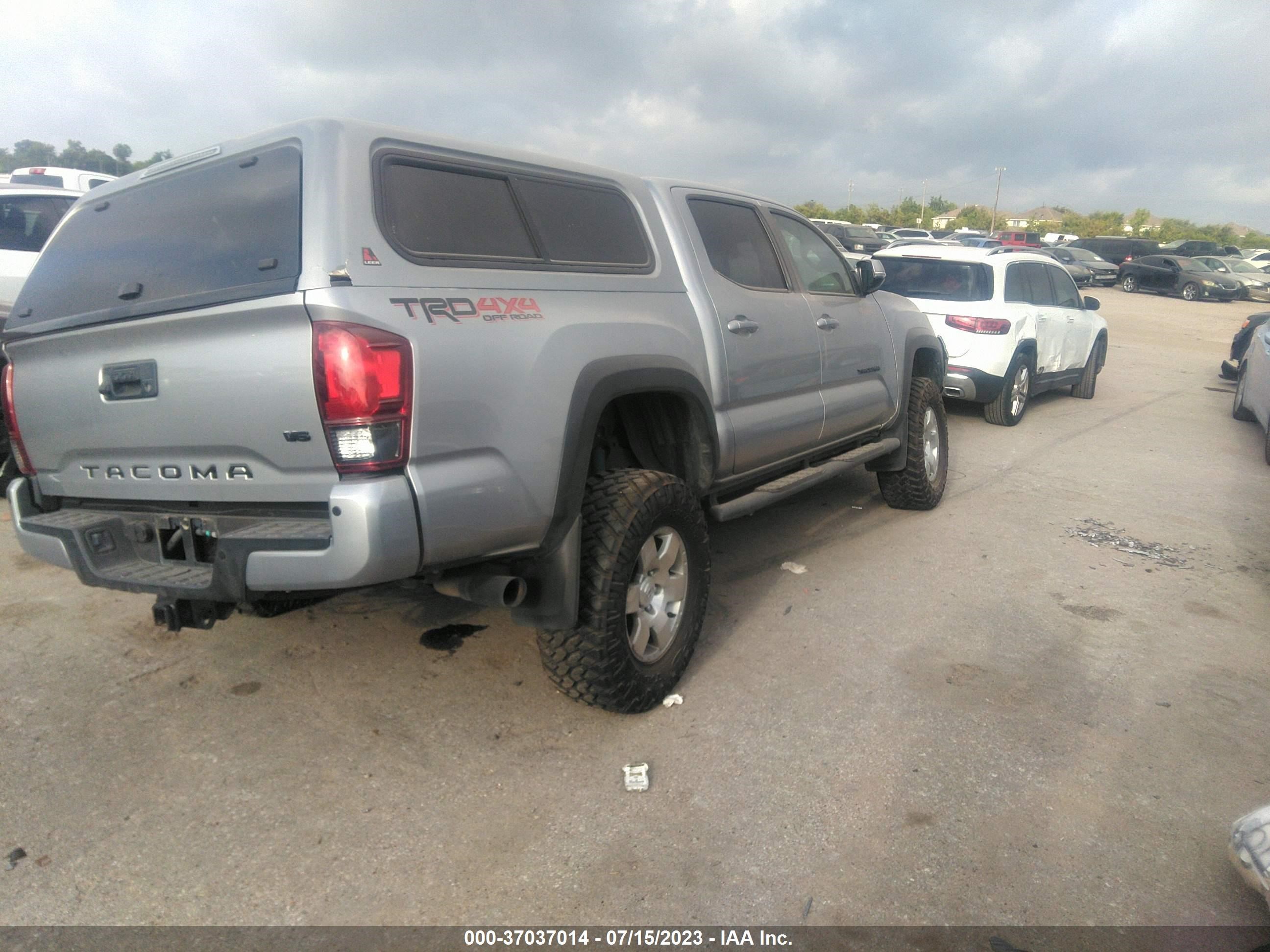 Photo 4 VIN: 5TFCZ5AN8JX122852 - TOYOTA TACOMA 