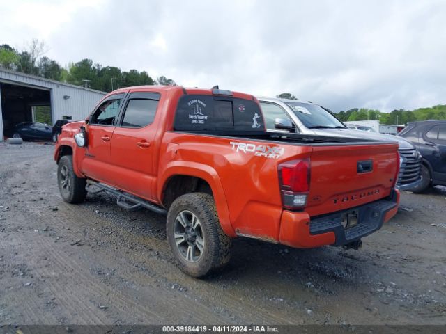 Photo 2 VIN: 5TFCZ5AN8JX132281 - TOYOTA TACOMA 