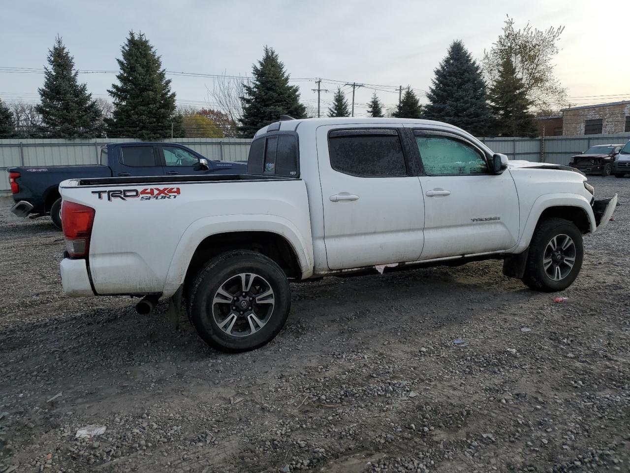 Photo 2 VIN: 5TFCZ5AN9GX012546 - TOYOTA TACOMA 