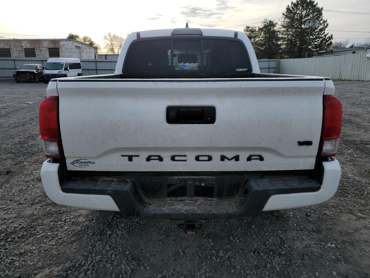 Photo 5 VIN: 5TFCZ5AN9GX012546 - TOYOTA TACOMA 