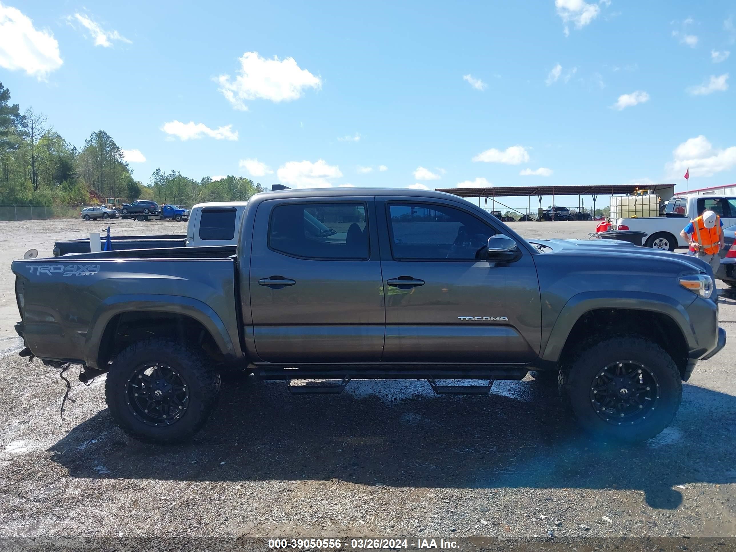 Photo 13 VIN: 5TFCZ5ANXGX035527 - TOYOTA TACOMA 