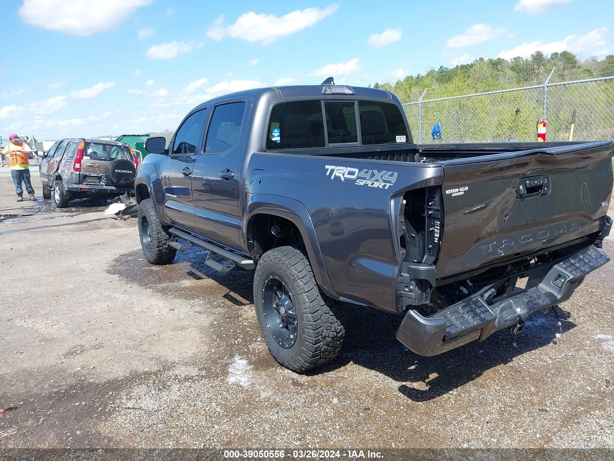 Photo 2 VIN: 5TFCZ5ANXGX035527 - TOYOTA TACOMA 