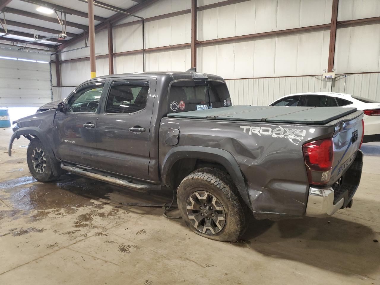 Photo 1 VIN: 5TFCZ5ANXJX122044 - TOYOTA TACOMA 