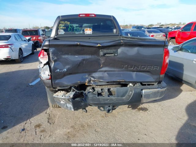 Photo 5 VIN: 5TFDM5F10JX075874 - TOYOTA TUNDRA 